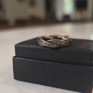 Elegant Silver Twisted Band Ring